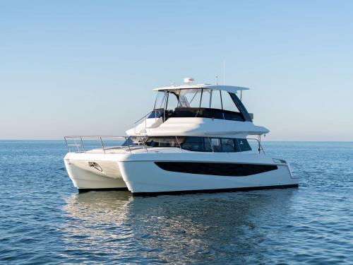 Kat Aquila 42 chartern in Lavrio