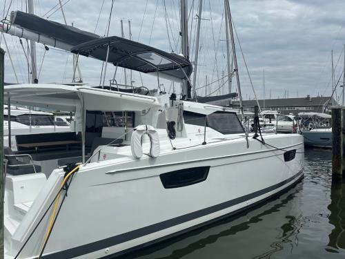 Kat Astrea 42 chartern in Nanny Cay Town