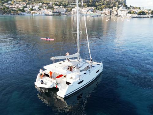 Kat Astrea 42 Yachtcharter in Palermo