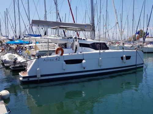 Katamaran Astrea 42 chartern in Salamina