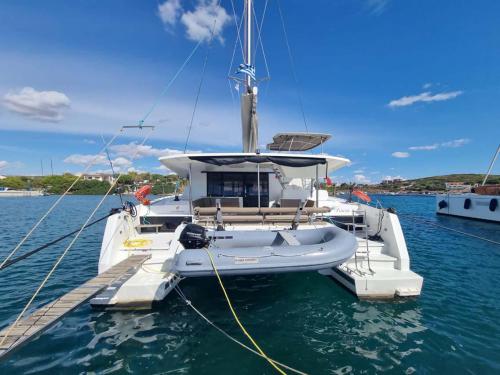 Katamaran Astrea 42 Yachtcharter in Lavrio