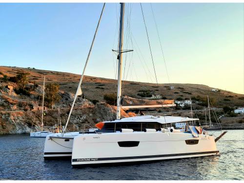 Katamaran Astrea 42 chartern in Marina Alimos Kalamaki
