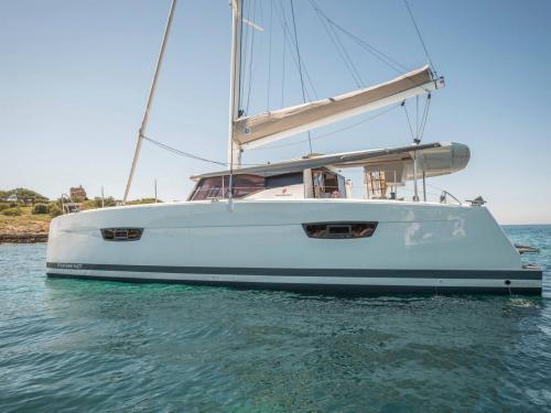 Catamaran Astrea 42 for rent in Newport