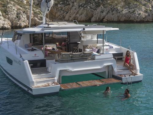 Kat Astrea 42 chartern in Cole Bay