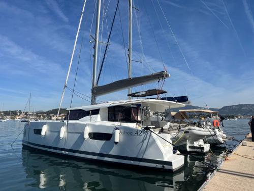 Kat Astrea 42 chartern in Port Pin Rolland