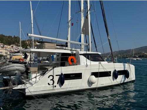 Cat Aventura 37 for rent in Athens