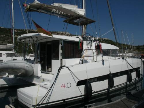 Katamaran Bali 4.0 Yachtcharter in Marina Skradin