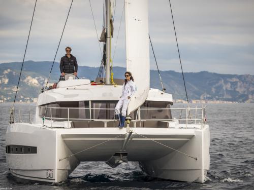 Katamaran Bali 4.0 chartern in Marina del Sur