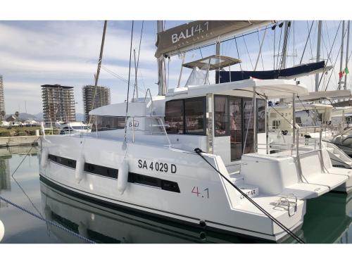 Katamaran Bali 4.1 chartern in Marina di Arechi