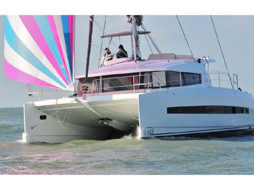 Katamaran Bali 4.1 chartern in Grand Harbour Marina