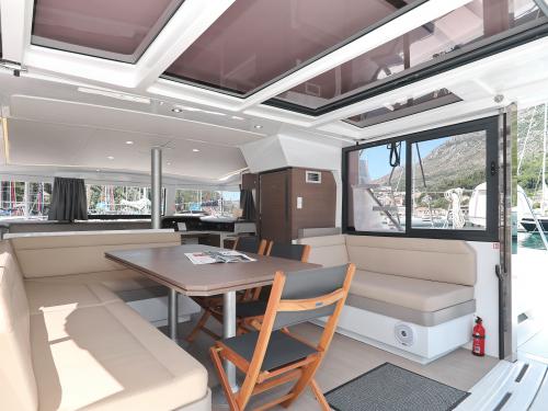 Kat Bali 4.1 chartern in Marina Kornati