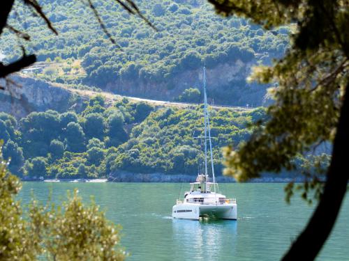 Catamaran Bali 4.1 for hire in Preveza