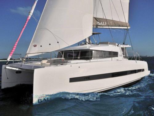 Catamaran Bali 4.1 for rent in Marmaris Yacht Marina
