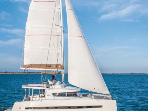 Cat Bali 4.1 available for charter in Hodges Creek Marina