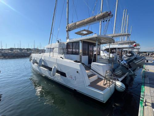 Cat Bali 4.1 for rent in Hyeres