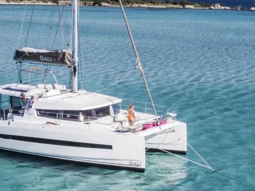 Catamaran Bali 4.1 for charter in Uturoa