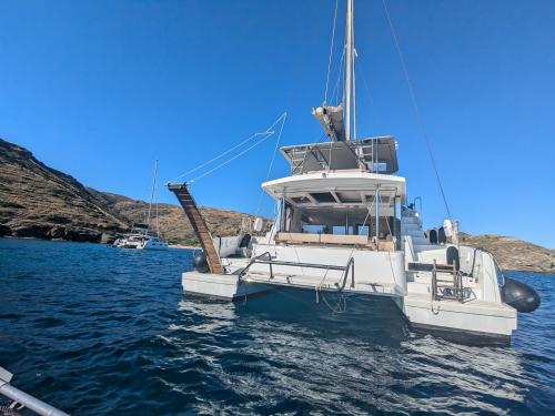 Catamaran Bali 4.2 for charter in Lavrio