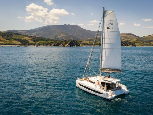 Catamaran Bali 4.2 available for charter in Key West