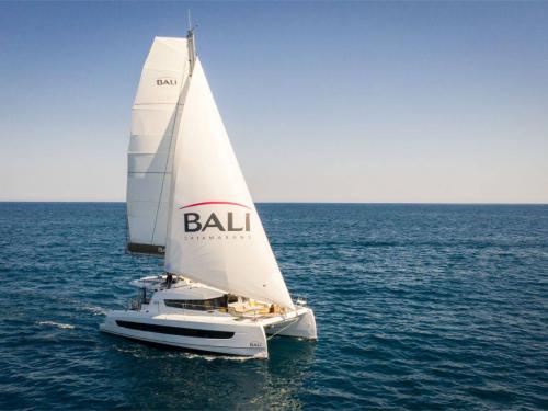 Kat Bali 4.2 chartern in Messina