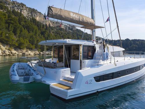 Catamaran Bali 4.2 for charter in Kastel Gomilica