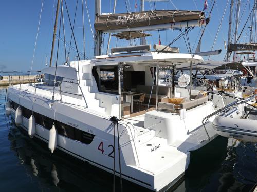 Katamaran Bali 4.2 chartern in Biograd na Moru
