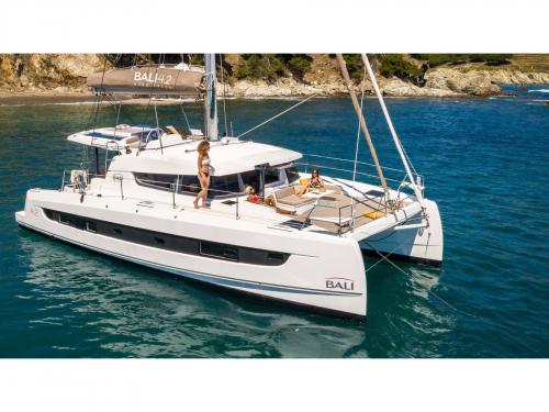 Cat Bali 4.2 for charter in Volos Harbour
