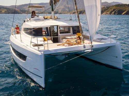 Kat Bali 4.2 chartern in Sibenik