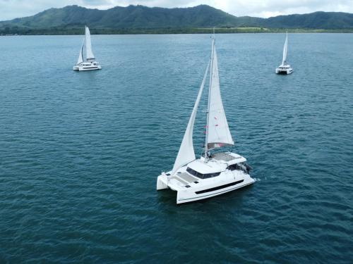 Kat Bali 4.2 chartern in Phuket