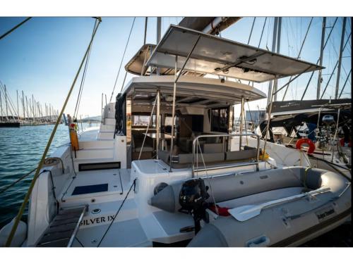 Kat Bali 4.2 chartern in Volos