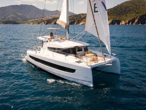 Catamaran Bali 4.2 for charter in Bormes les Mimosas