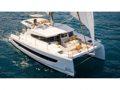 Catamaran Bali 4.2 for charter in Barcelona