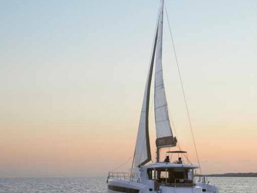 Catamaran Bali 4.2 for hire in Lavrio