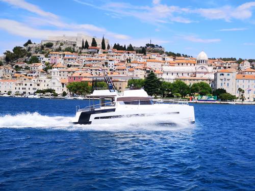 Kat Bali 4.3 Yachtcharter in Sibenik