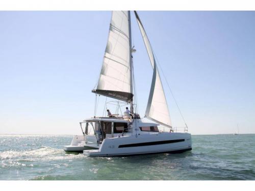 Catamaran Bali 4.3 available for charter in Bandol