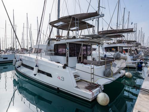 Kat Bali 4.3 Yachtcharter in Marina Lefkas