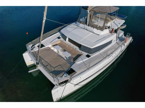 Cat Bali 4.3 for charter in Volos Harbour