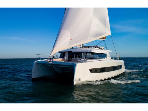 Catamaran Bali 4.4 for rent in Port d Andratx Harbour