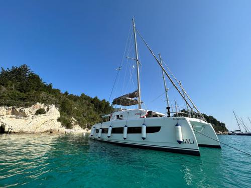 Catamaran Bali 4.4 available for charter in Lefkas