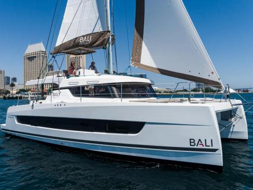 Katamaran Bali 4.4 chartern in Harbor Island West Marina