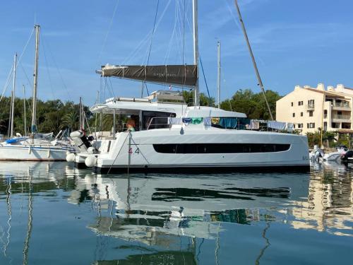 Catamaran Bali 4.4 for hire in Turgutreis