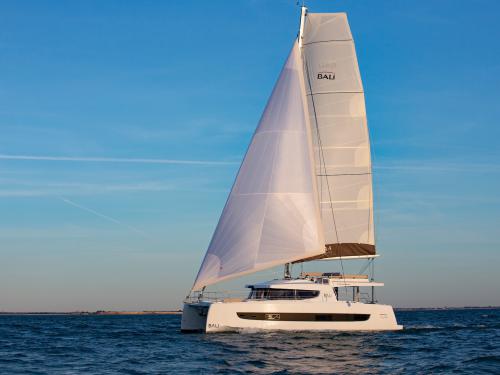 Kat Bali 4.4 chartern in Marina Pirovac