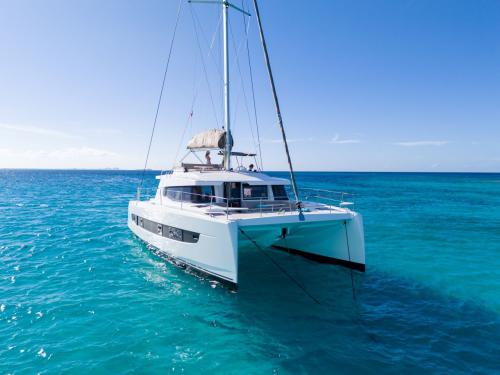 Kat Bali 4.4 Yachtcharter in Palm Cay Marina