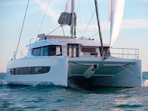 Cat Bali 4.4 for charter in Marina Parikia Port