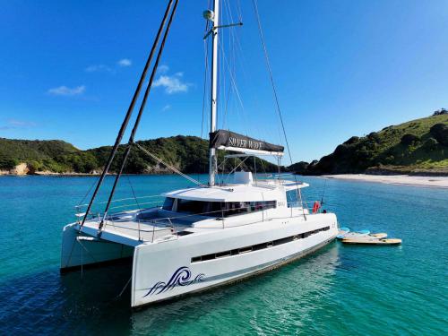 Katamaran Bali 4.5 Yachtcharter in Hafen von Paihia