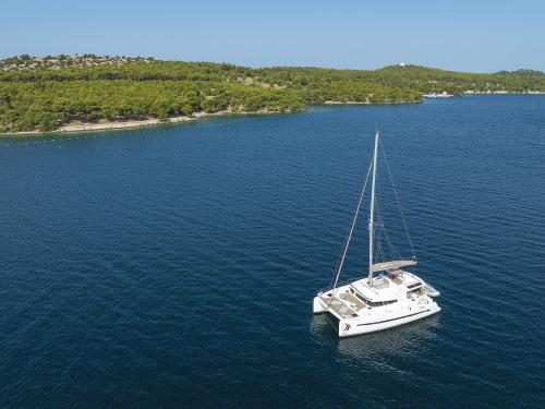 Kat Bali 4.5 chartern in Sibenik