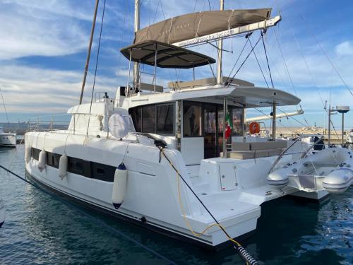 Cat Bali 4.6 for charter in Golfo Aranci Harbour