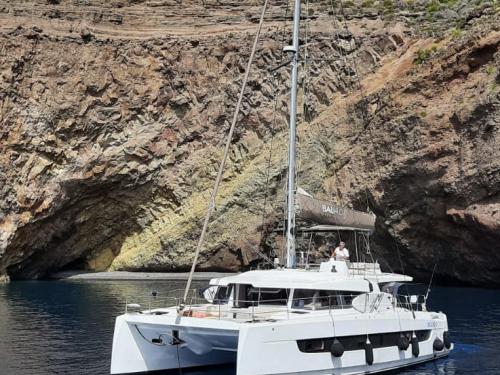 Catamaran Bali 4.6 available for charter in Messina