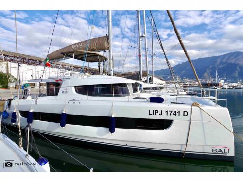 Catamaran Bali 4.6 for rent in Marina di Stabia