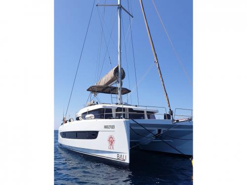 Catamaran Bali 4.6 for rent in Palermo