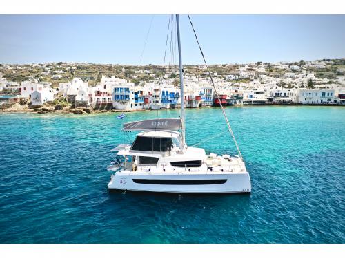 Catamaran Bali 4.6 for charter in Tourlos Marina